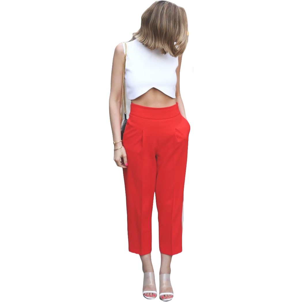 Women's top with asymmetrical end and loose shorts
